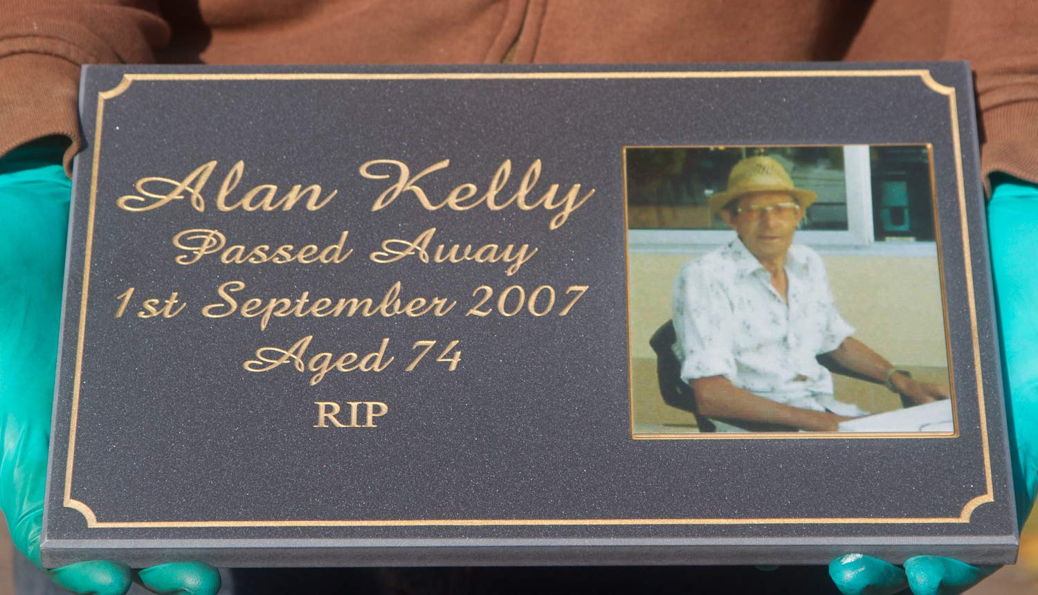 http://www.sign-maker.net/memorial/engraved-corian.html